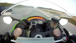 wenn man bei tempo 300 von einem