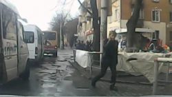 wenn man vor dem bus an der halt