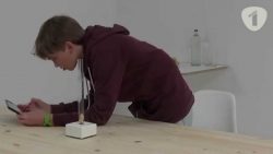 Wie bekomme ich die Erdnuss da nur raus? wie bekomme ich die erdnuss da n