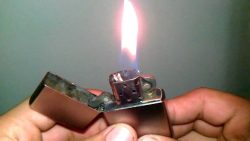 zippo trick mit der flamme