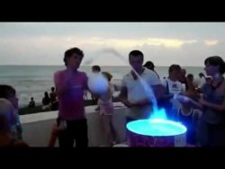 zuckerwatte mann tanzt bei der a