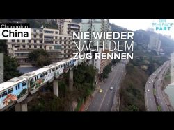 Zug fährt jedes mal durch das Haus zug faehrt jedes mal durch das h