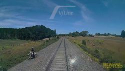 zug verpasst motorradfahrer nur