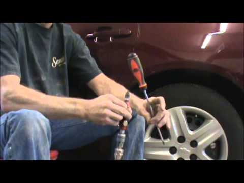 Wenn es in der Autowerkstatt zu langweilig wird fliegende schraubenzieher