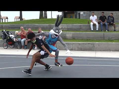 Bugs Bunny 1v1 Basketball at Venice Beach hase basketball