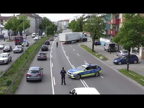 Polizei dein Freund und Helfer beim Ausparken polizei ausparken