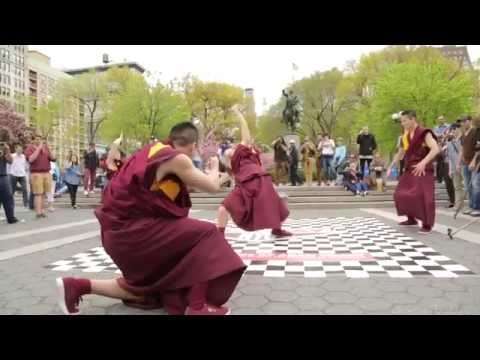 Buddhistische Mönche Breakdance