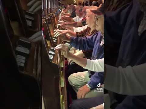 Senioren in der Spielhalle senioren spielhaloeler