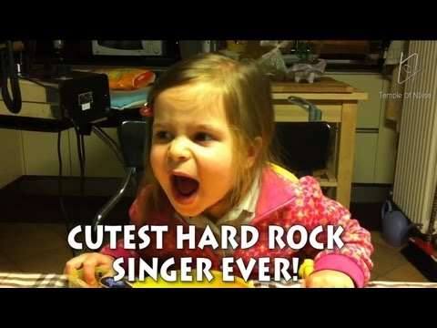 Elisabetta, das kleine Rocker-Girl mit dem Schnuller rocker littlegirl