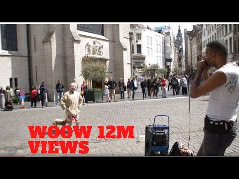 Oma tanzt zu den Beats des Beatboxer oma