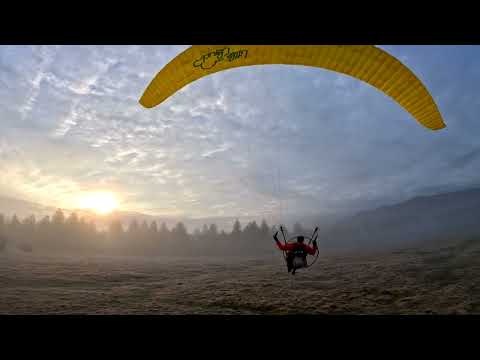 Paragliding Flug mit schöner Aussicht paragliding flug
