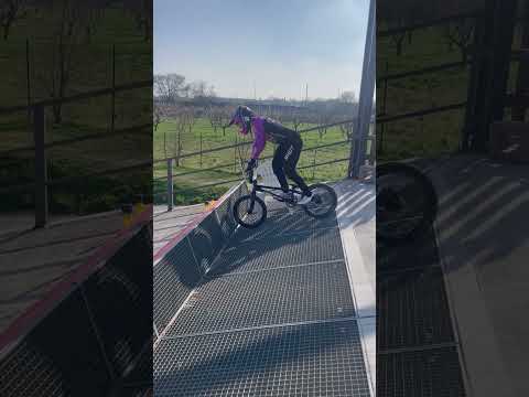 BMX-Fahrer stürzt beim Training bmx startfail