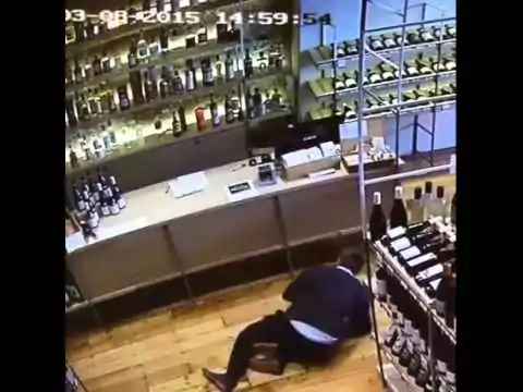 Weinflasche im letzten Moment aufgefangen weinflasche fangen