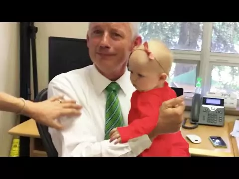 100 Momente, in denen Großeltern ihr Enkelkind zum ersten Mal treffen grosseltern enkelkinder