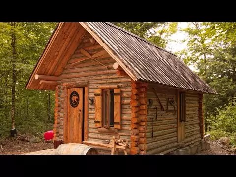 Holzhaus bauen im Zeitraffer im Wald Holz Haus