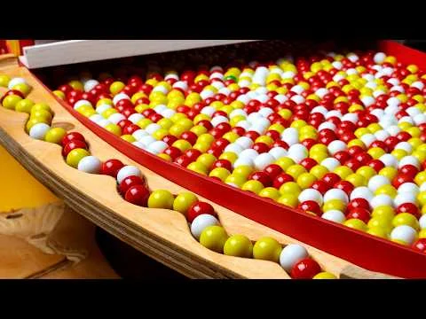 Faszinierende Murmelbahn mit 2000 Murmeln + allerlei Effekten murmel-bahn