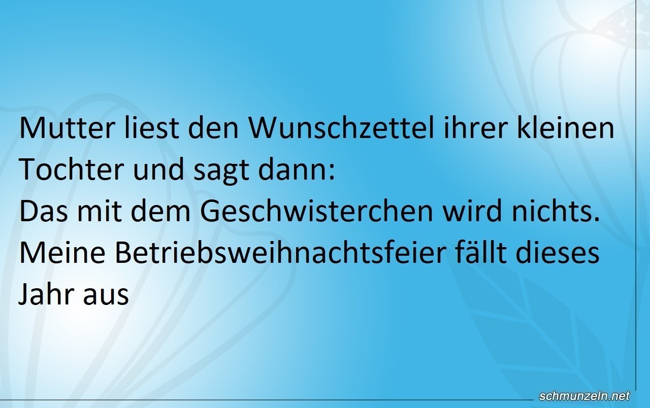 Die Mutter liest den Wunschzettel ihrer kleinen Tochter Die Mutter liest den Wunschzettel ihrer kleinen Tochter